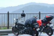 このクソ寒い雨の中バイクで1時間走ってきたけど寒すぎてやばい・・・