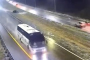 【動画】ロシアの高速道路でえげつない交通事故が発生する。
