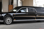 【黒塗りの高級車】全長なんと7m!!　世界初の新型センチュリー霊柩車を名古屋で発見