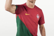 【画像】サッカーポルトガル代表のユニフォームがカッコ良すぎる。お前らの思ってる0.2倍カッコいいｗｗｗｗｗｗｗｗｗｗ