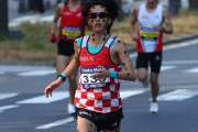【画像】大阪マラソン選手、クロアチア国旗みたいな服で走るwwwwwwwwwwwwwwwwww