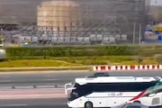 【動画】UAEさん、アブダビの石油貯蔵タンクを超巨大なフェンスで囲ってしまう。