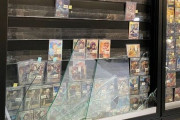 【画像】カードショップさん、空き巣に店中をぐちゃぐちゃに破壊され終わる・・・