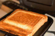【画像】ホットサンド焼いた！カラシマヨネーズが美味い