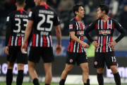 【ブンデスリーガ】「自分たちのサッカー」を貫くのは正解か　長谷部と鎌田が直面、“持たされる”苦しさ