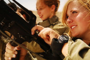 【画像】イスラエルの女兵士さん、もうめちゃくちゃｗｗｗｗｗｗｗｗｗｗｗｗｗｗ