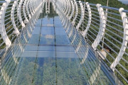 【画像】恐怖…中国のガラスの橋、ガチで崩れ落ちるｗｗｗｗｗｗｗｗｗｗｗｗ