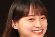 「脱ぐ時破きそうだ」日向坂46元メンバー、日本代表ユニで衝撃サイズ！！ ファン驚がく「どんだけ細いの…」「目のやり場に困ります…」