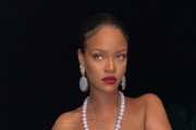 歌手リアーナ、トップレス写真がヒンドゥー教への冒涜として炎上　「他人の宗教を性的搾取しないで」