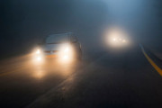 ？「夜間のライトは原則ハイビームです」