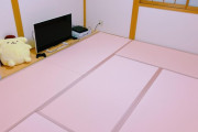 外国人「私の部屋に大好きなピンク色の畳を並べてみた！」