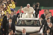 ローマ教皇が乗っていた車はトヨタ「ミライ」特注車