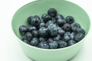 【悲報】「冷凍ブルーベリー」とかいう神の食べ物、バカ共に見つかり始める………