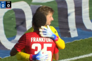 ◆悲報◆フランクフルトさん、長谷部いぬ間にGKとDFが仲間割れ…仲直りするも即失点した模様?