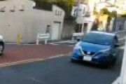 【画像】 座間市の国道246号・西原交差点でバイクと車の衝突事故　倒れている被害者が激写される　一帯封鎖で渋滞発生