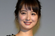 【悲報】佐々木希(33)、うっかりミニスカートを履いてしまう