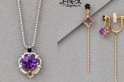 『コードギアス』ルルーシュモチーフのジュエリー登場！アメジストがきらりと光るネックレスやイヤリングなど全4種