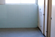【緊急事態】外出先で子供「ママ！まだトイレから出てこないの！？」私「まだ出れない..今、お腹が..」子供「えぇ！？」→結果