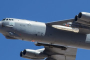 米空軍、極超音速ミサイルAGM-183Aの発射実験を実施…B-52H戦略爆撃機から！