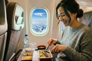 日本の機内食もそこそこマズいと思う