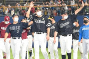 【野球】球宴、試合後インタビュー中、強烈やじ男性に騒然