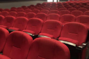 映画館でのマナー違反？ 「1席ずれて頂けませんか」に対する議論が巻き起こる
