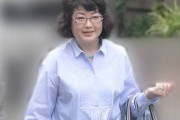 【画像】山口百恵さん(60)、ガチでそこら辺にいるおばさんと化してた