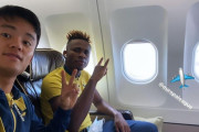 ◆画像◆久保建英くんさん、チュクウェゼの隣でトルコへ空路移動中