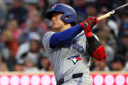 【海外の反応】岡本和真が豪快先制10号ソロ、日本人ルーキー11人目の2桁本塁打【MLB】