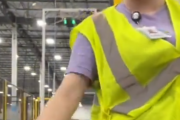 【動画】Amazon倉庫で段ボールの向きを直す仕事、楽そう過ぎる