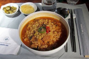 韓国人「大韓航空ビジネスクラスのラーメンの作り方公開」
