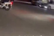 【動画】警察官さん、暴走バイクに飛び蹴りを喰らわしてしまうｗｗｗｗｗｗｗｗｗｗｗｗｗｗｗｗ