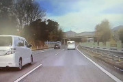 【動画】高速道路で空き缶を投げつけるハイエースがひどい・・・