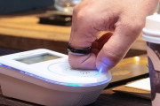 【朗報】指にはめるだけでVISAタッチ決済ができる指輪(2万円)が発売される・・・