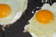 半熟の目玉焼き（醤油）を食べたあと皿に残る超美味い物体の処理方法