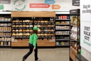 Amazonが自社初の食品スーパーを展開！店内にレジはなし