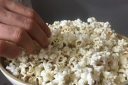 ポップコーンの豆をよく嫁が買ってくるんだが、味のついてないポップコーンが出てきた…