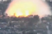 【動画】ウクライナ大爆発。オリヒウの街に超大型爆弾が投下される。