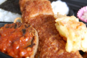 弁当の唐揚げの下にあるパスタは捨てる部