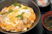 親子丼を頼んだ女が「ダイエット中なの」と私のパスタ皿に鶏肉を入れてきた。私「ちょっと！」