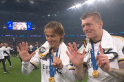◆UCL◆優勝決めたレアル・マドリーの中盤コンビ、モドリッチとクロース揃って手で🖐️👆️（CL6回目）