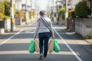 【こんなご時世】道で荷物を抱えたおばあちゃんに車まで荷物を半分持ってくれないかと声をかけられたんだけど、断って逃げてしまった