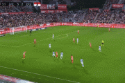 ◆Gif小ネタ◆ボール強奪して4人引きずって直線的にペナ内に侵入しシュートを放つ久保建英の反則感よ