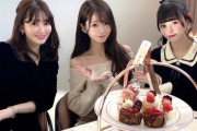 【=LOVE】齊藤なぎさ・大谷映美里、小嶋陽菜さんのショップで写真を撮ってもらう