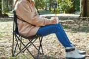 【衝撃】ダイソーの折りたたみイス、500円でこんなに使えるとはｗｗｗ