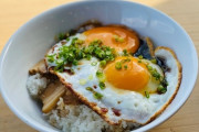 【悲報】美味しんぼに出てきた料理の中で実用的なもの、「目玉焼き丼」しかない