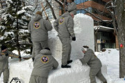 米軍三沢基地のスノーチームが「札幌雪まつり」の雪象づくりを開始…今年は空母！