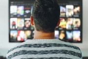 「オタク」になりたい若者たち。倍速でも映画やドラマの「本数をこなす」理由