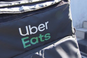 「あおり運転の標的にされる」ウーバーイーツのロゴを隠す配達員が急増　[1/17]