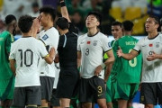 中国代表、顔面キックで一発退場し10人に…サウジが中国に1-0勝利！2位豪州と勝ち点1差3位に　W杯アジア最終予選第7節（関連まとめ）